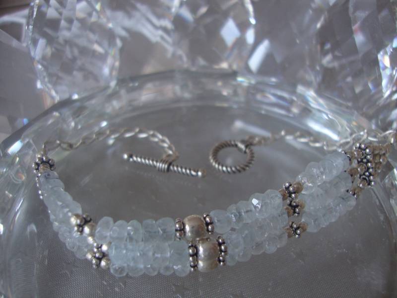 Facettiertes Blautopassilberarmband 3-Reihig Facettiertes Blautopassilberarmband 3-Reihig von JalidaSchmuck