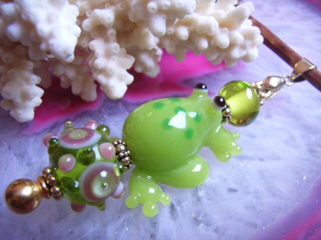 Lampwork-Glasperlen-Wechsel-Anhänger "Frosch" Nr.2 Lampwork-Glasperlen-Wechsel-Anhänger "Frosch" Nr.2 von JalidaSchmuck