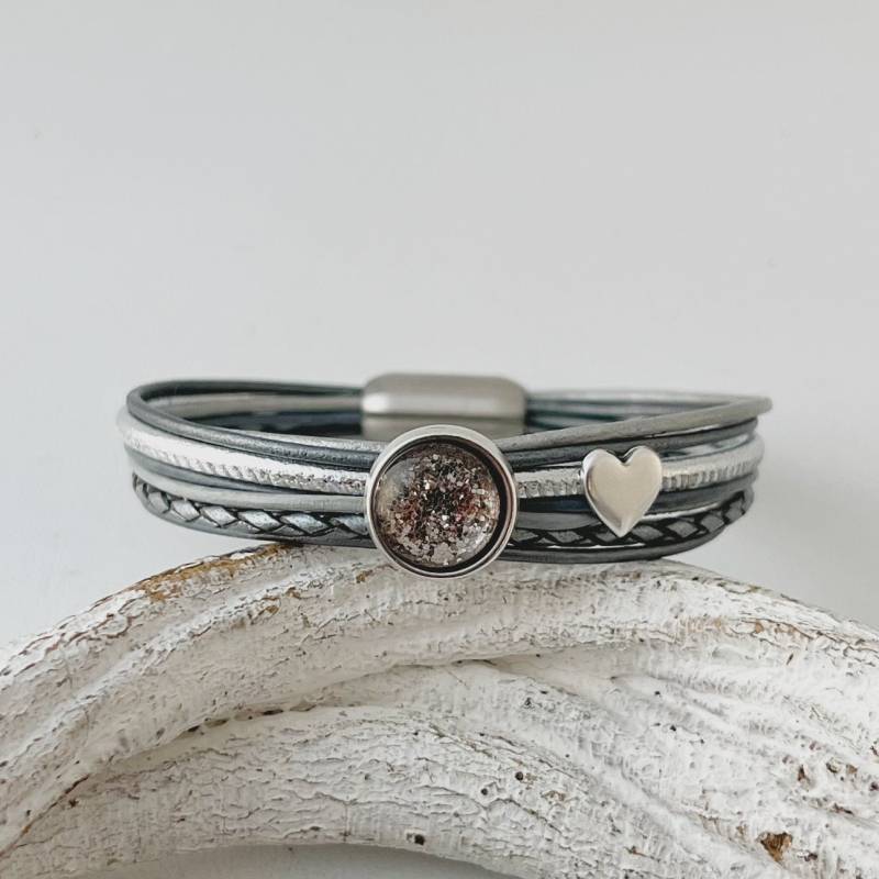 Armband Leder Mit Cabochon Und Herz Grau Silber von Jalimei