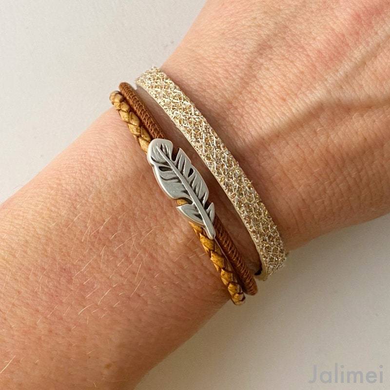 Armband Leder Mit Feder Beige Braun Glitzer von Jalimei