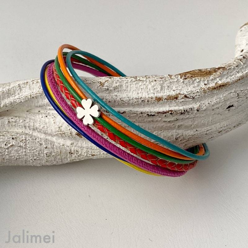 Armband Leder Mit Kleinem Kleeblatt Bunt von Jalimei