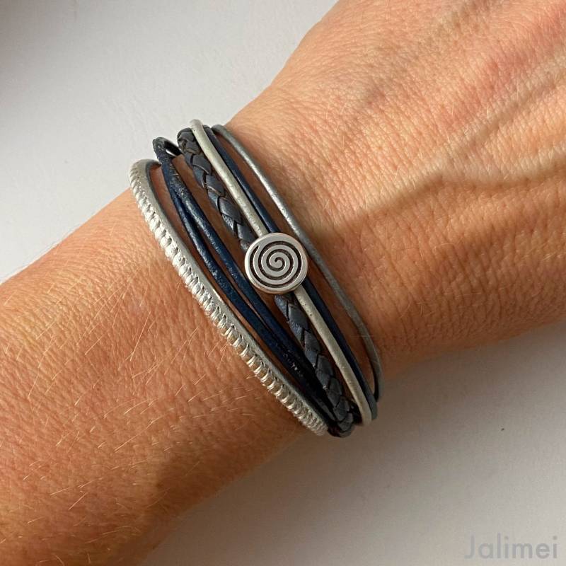 Armband Leder Mit Spirale Blau Silber Grau von Jalimei