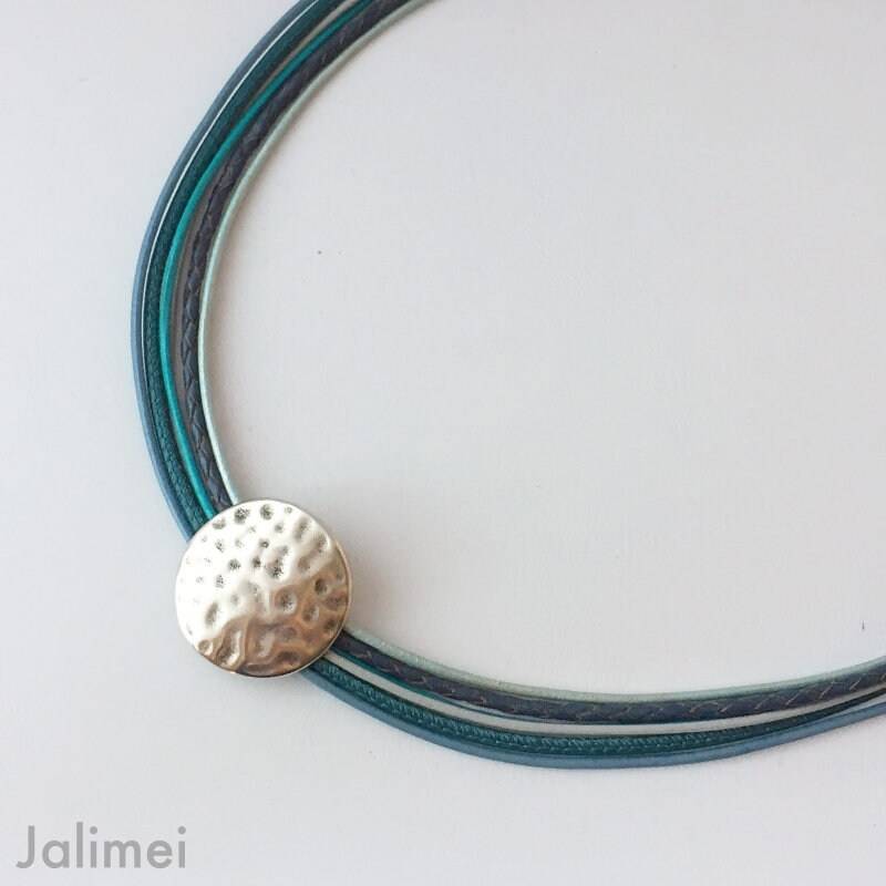 Collier Leder Mit Scheibe Petrol von Jalimei