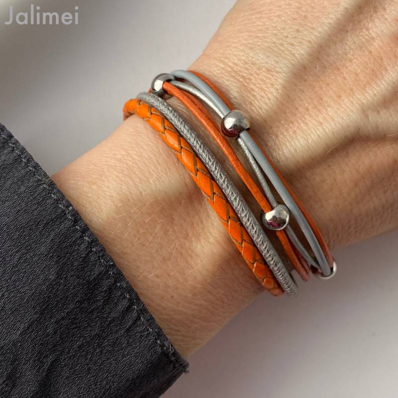 Lederarmband Mit Perlen Orange Grau Magnetverschluss Nappaleder von Jalimei