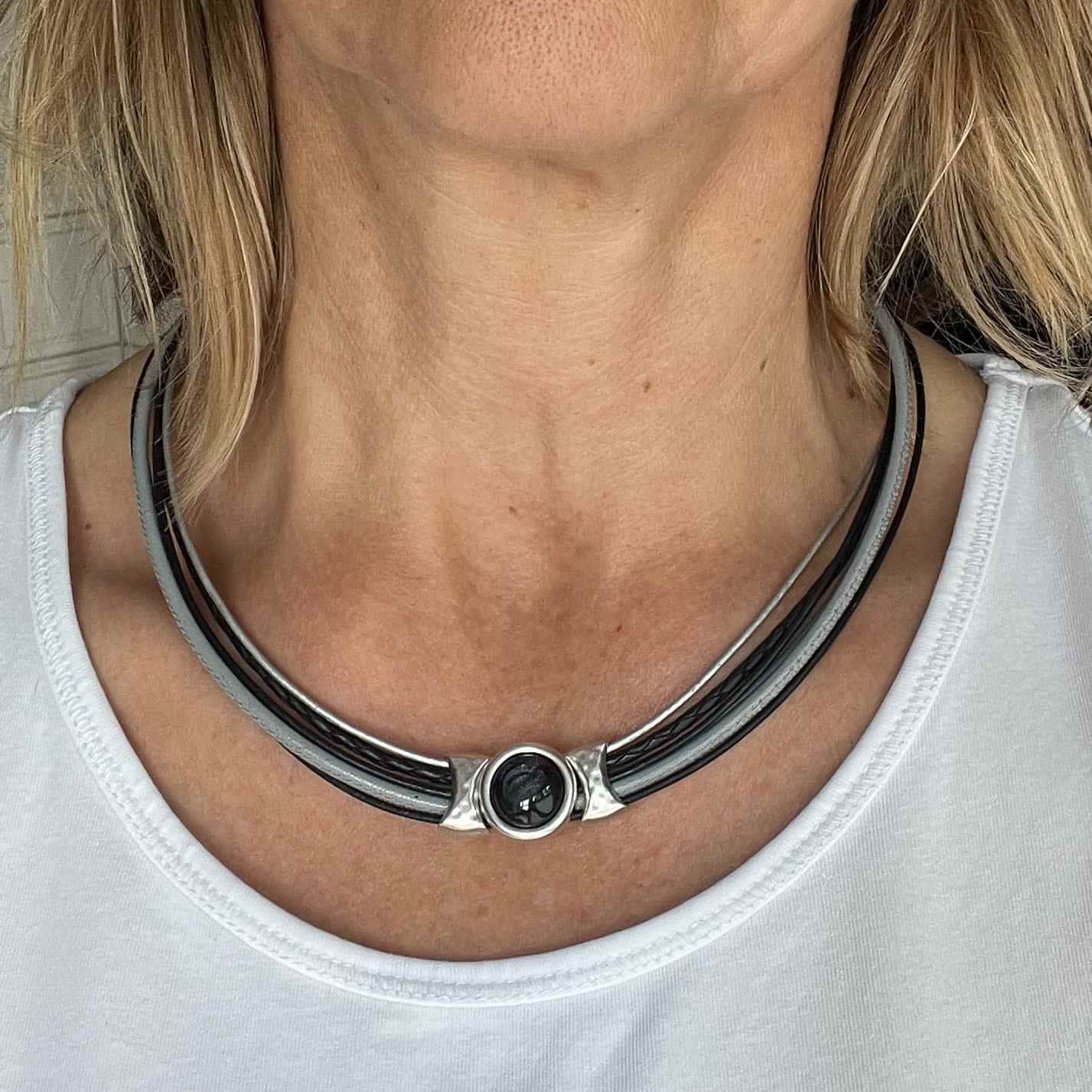 Ledercollier Kette Damen Mit Cabochonstein Schwarz Grau von Jalimei