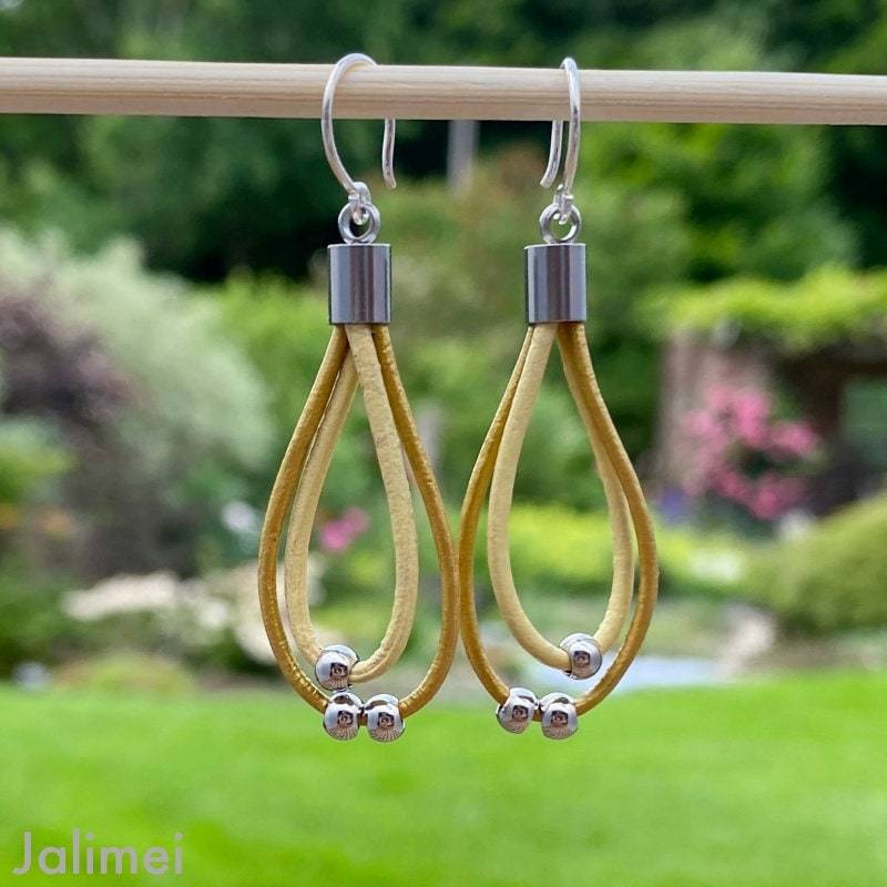 Ohrhänger Leder Schlaufe Mit Perlchen Gelb von Jalimei