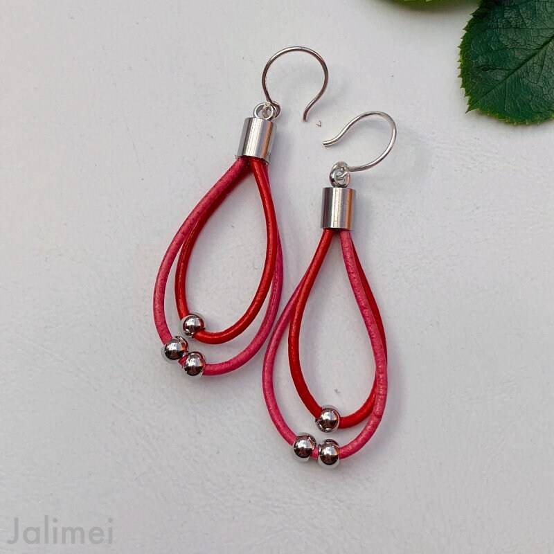 Ohrhänger Leder Schlaufe Mit Perlchen Pink Rot von Jalimei