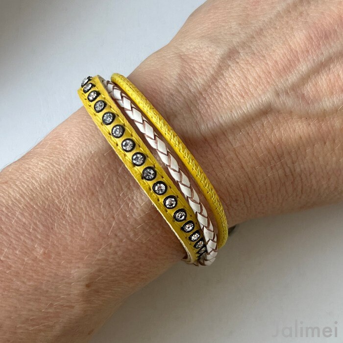 Sommerliches Lederarmband Mit Glitzer Strass Gelb Weiß von Jalimei