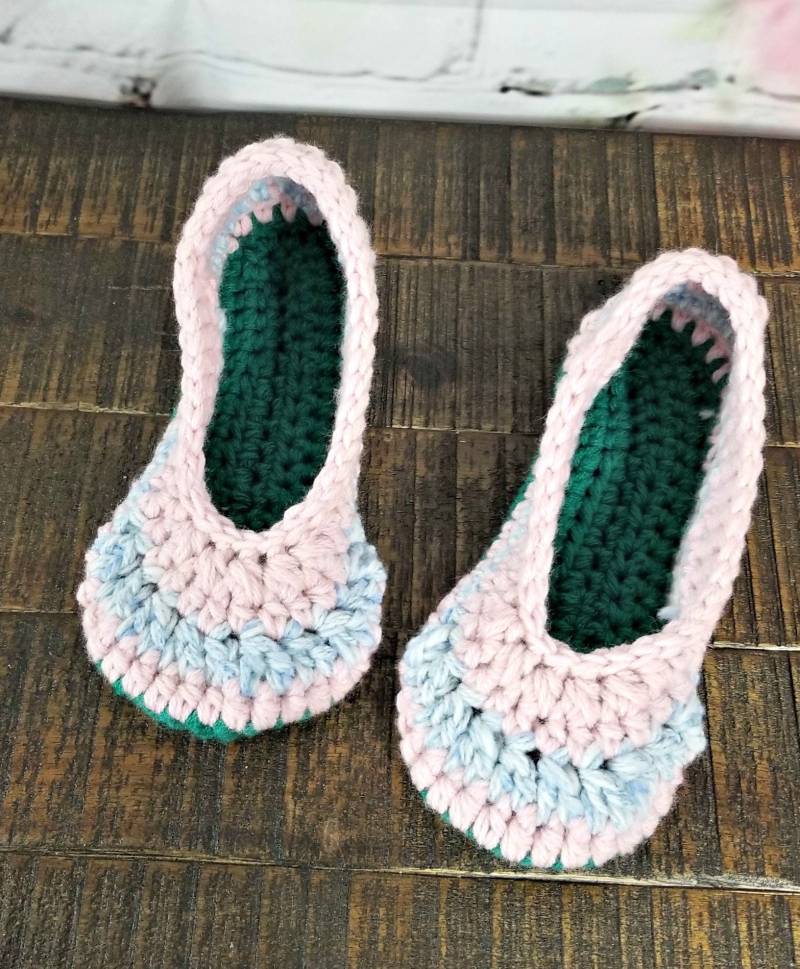 Damen Gehäkelte Serendipity Hausschuhe Streifen Pink Blau Grün Gr. 7-8 von JamCottageHandmade