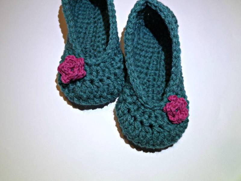 Gehäkelte Ballettschuhe Aus Türkisem Acrylgarn, Rosa Blume | Damengröße 5-6 Gehäkelte Ballettschuhe Aus Türkisem Acrylgarn, Rosa Blume | Damengröße 5-6 von JamCottageHandmade