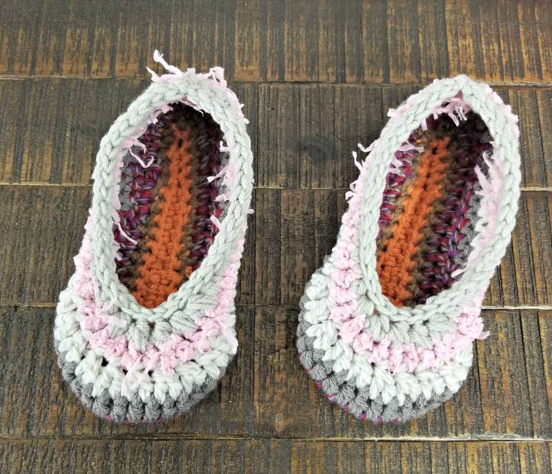 Gehäkelte Ballettschuhe Damenhausschuhe, Größe 7-8 - Serendipity Mix Gehäkelte Ballettschuhe Damenhausschuhe, Größe 7-8 - Serendipity Mix von JamCottageHandmade