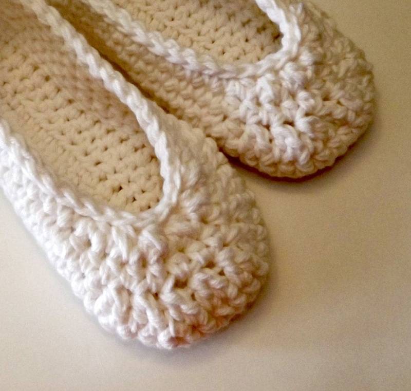 Weiße Gehäkelte Damen Hausschuhe Größe 9 - 10 von JamCottageHandmade