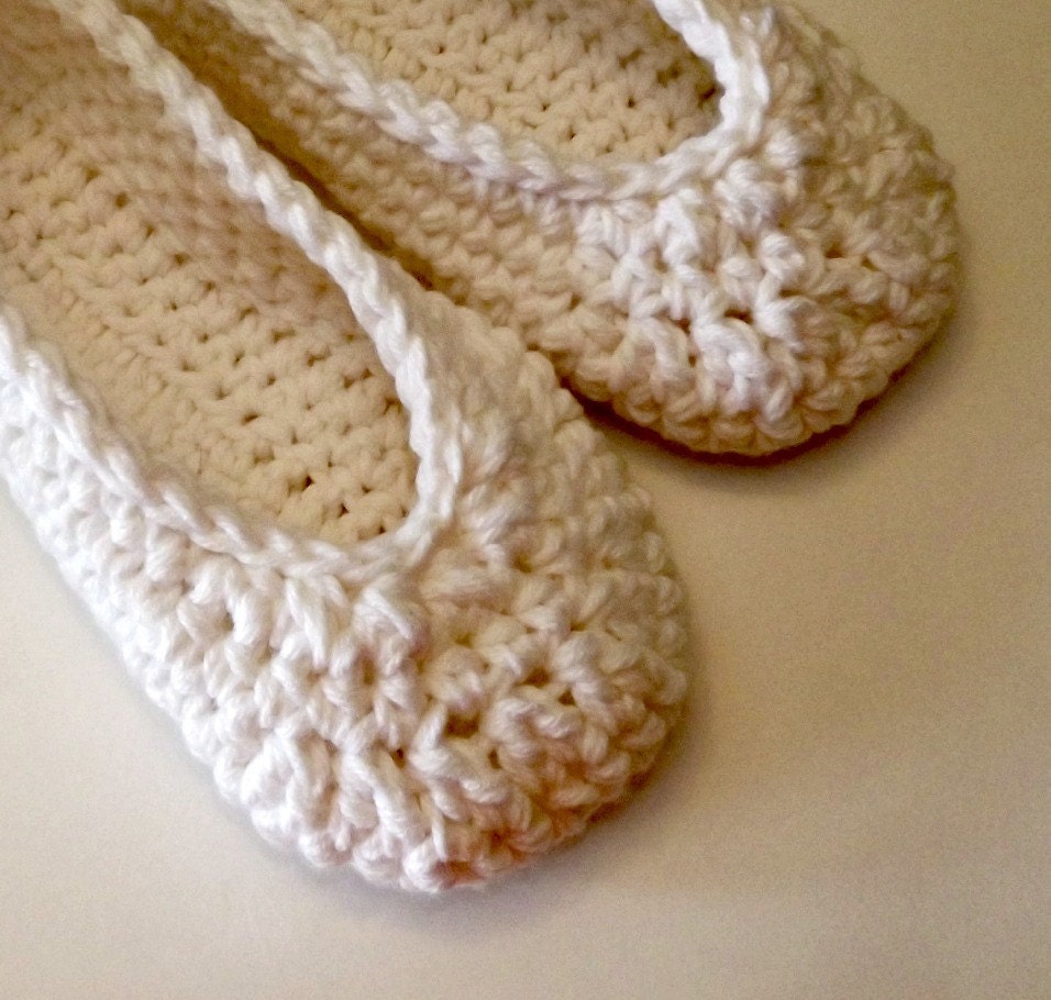Weisse Häkelschuhe Acryl Ballerinas, Brautgeschenk Weisse Häkelschuhe Acryl Ballerinas, Brautgeschenk von JamCottageHandmade