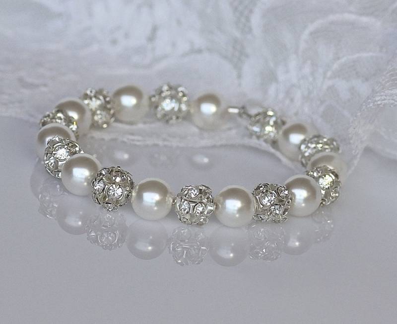 Pavé Kristall Perle Armband, Braut Elfenbein Weiße Manschette, Brautjungfern Carmen 3 von JamJewels1