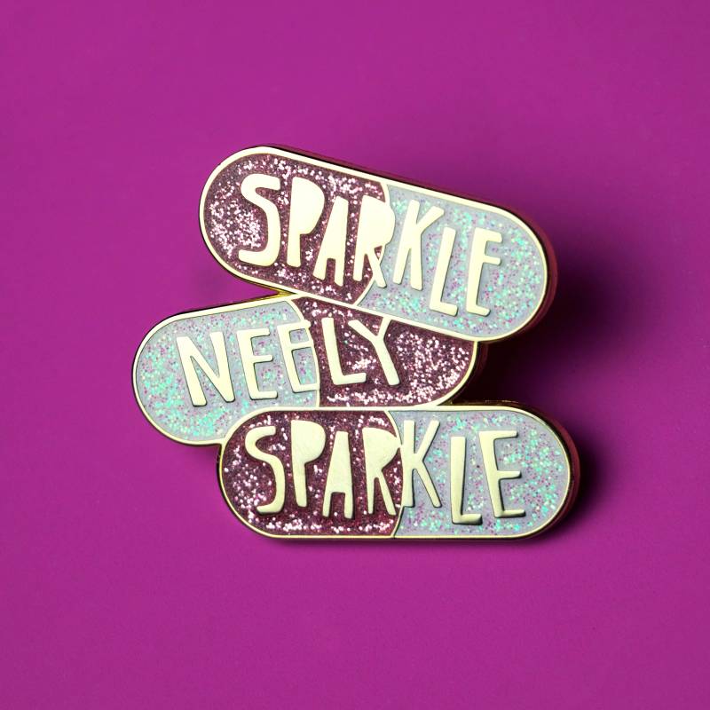 Sparkle Neely - Emaille Pin Tal Der Puppen Sparkle Neely - Emaille Pin Tal Der Puppen von JamaHartArt