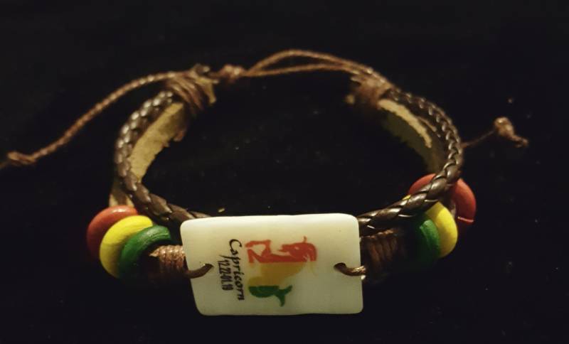 Horoskop Natürliche Klammern, Rot Grün Und Gold Armband/Ankets von JamaicanJewelryArt