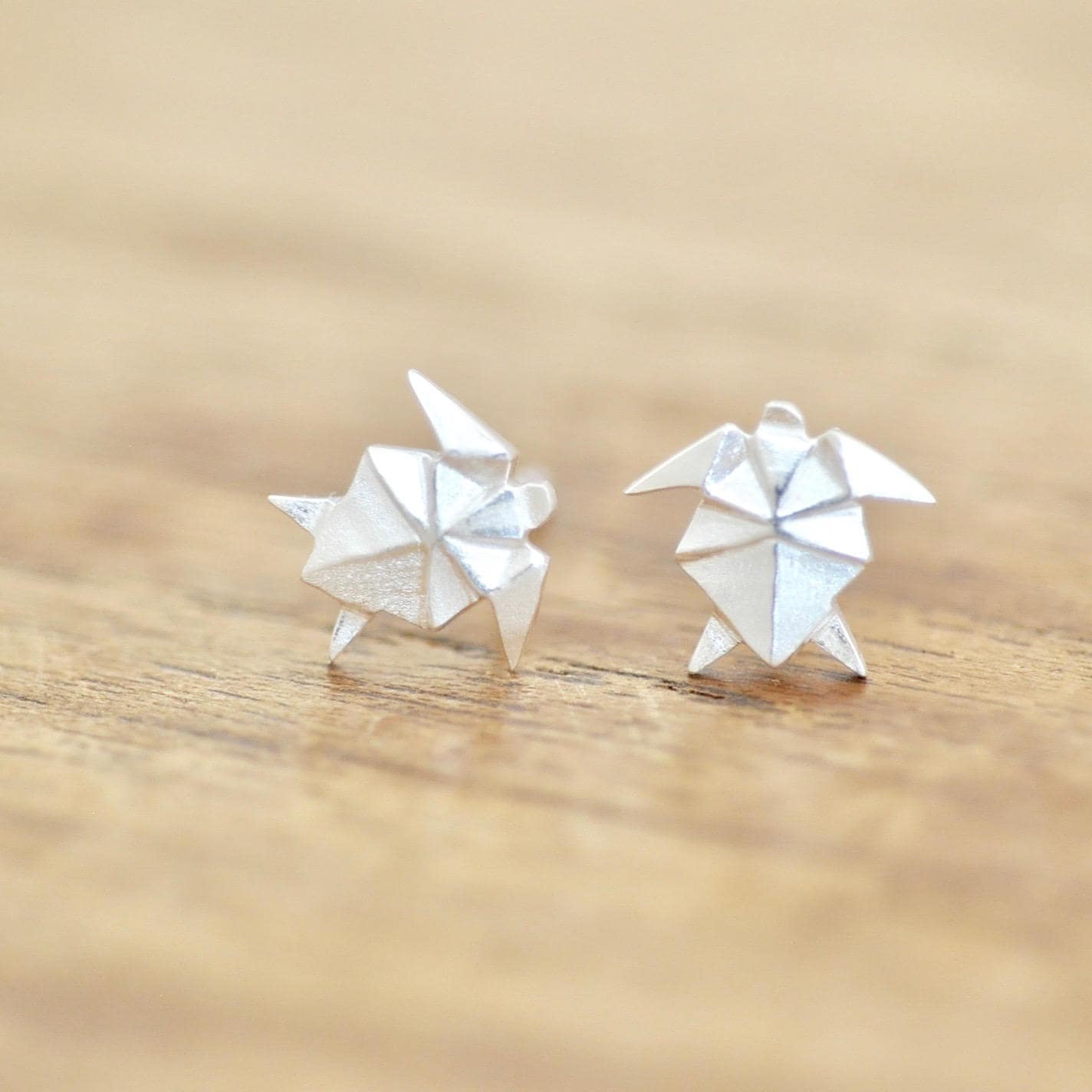 Origami Schildkröte Ohrringe, Matte Sterling Silber Ohrstecker, Strand Schmuck von JamberJewels