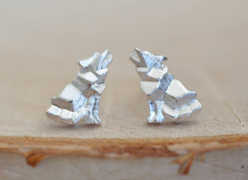 Origami Wolf Ohrringe Aus Sterlingsilber, Howling Wolf Ohrringe, Silber Ohrstecker, Schmuck, Jamber Jewels Original Origami Wolf Ohrringe Aus Sterlingsilber, Howling Wolf Ohrringe, Silber Ohrstecker, Schmuck, Jamber Jewels Original von JamberJewels