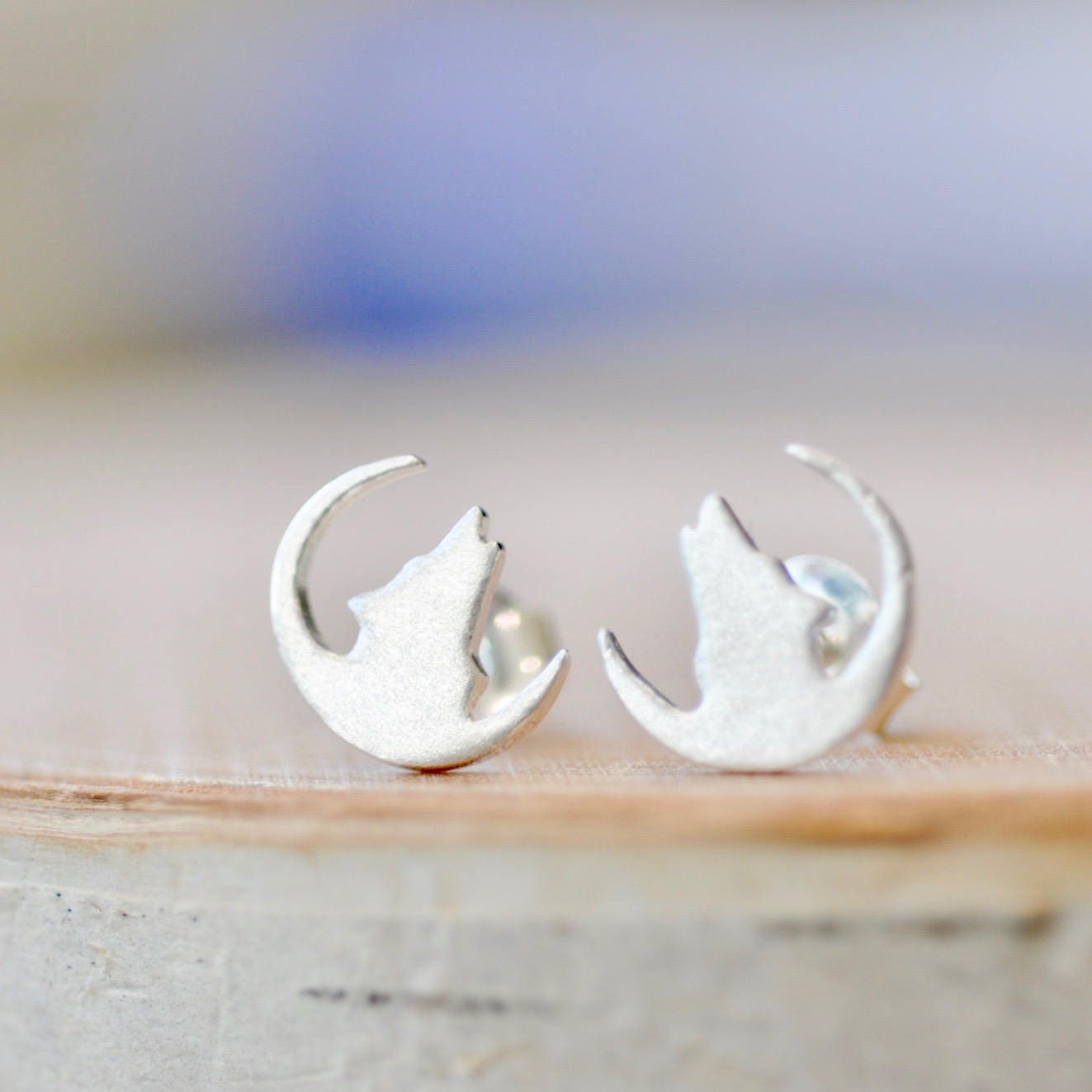 Wolf Ohrstecker in Sterling Silber, Howling Ohrringe, Und Mond Geschenke, Jamber Jewels von JamberJewels