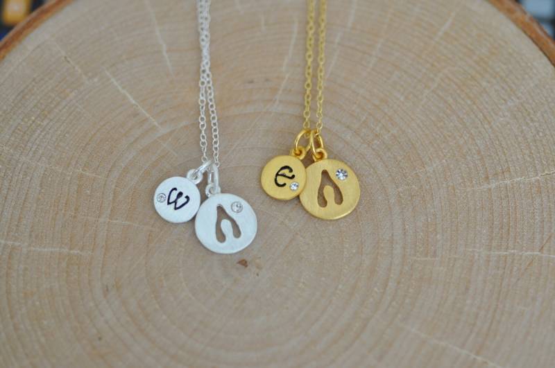 Wunschknochen Und Initial Kette in Sterling Silber 925, Disc Halskette, Charms, Personalisierte Halskette Wunschknochen Und Initial Kette in Sterling Silber 925, Disc Halskette, Charms, Personalisierte Halskette von JamberJewels