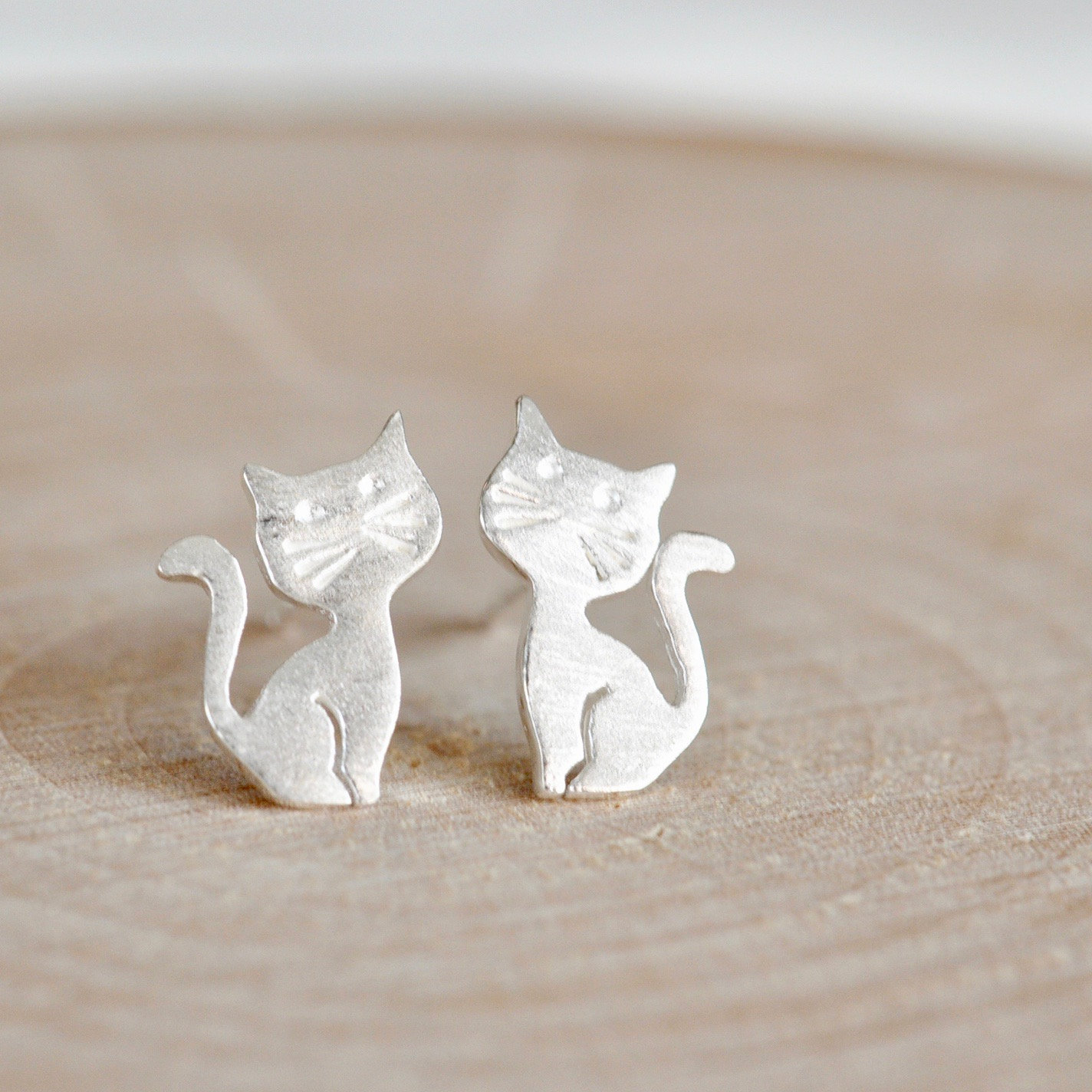 sterling Silber Katze Ohrstecker, Katzen Ohrringe, Sitzende Jamber Jewels 925 von JamberJewels