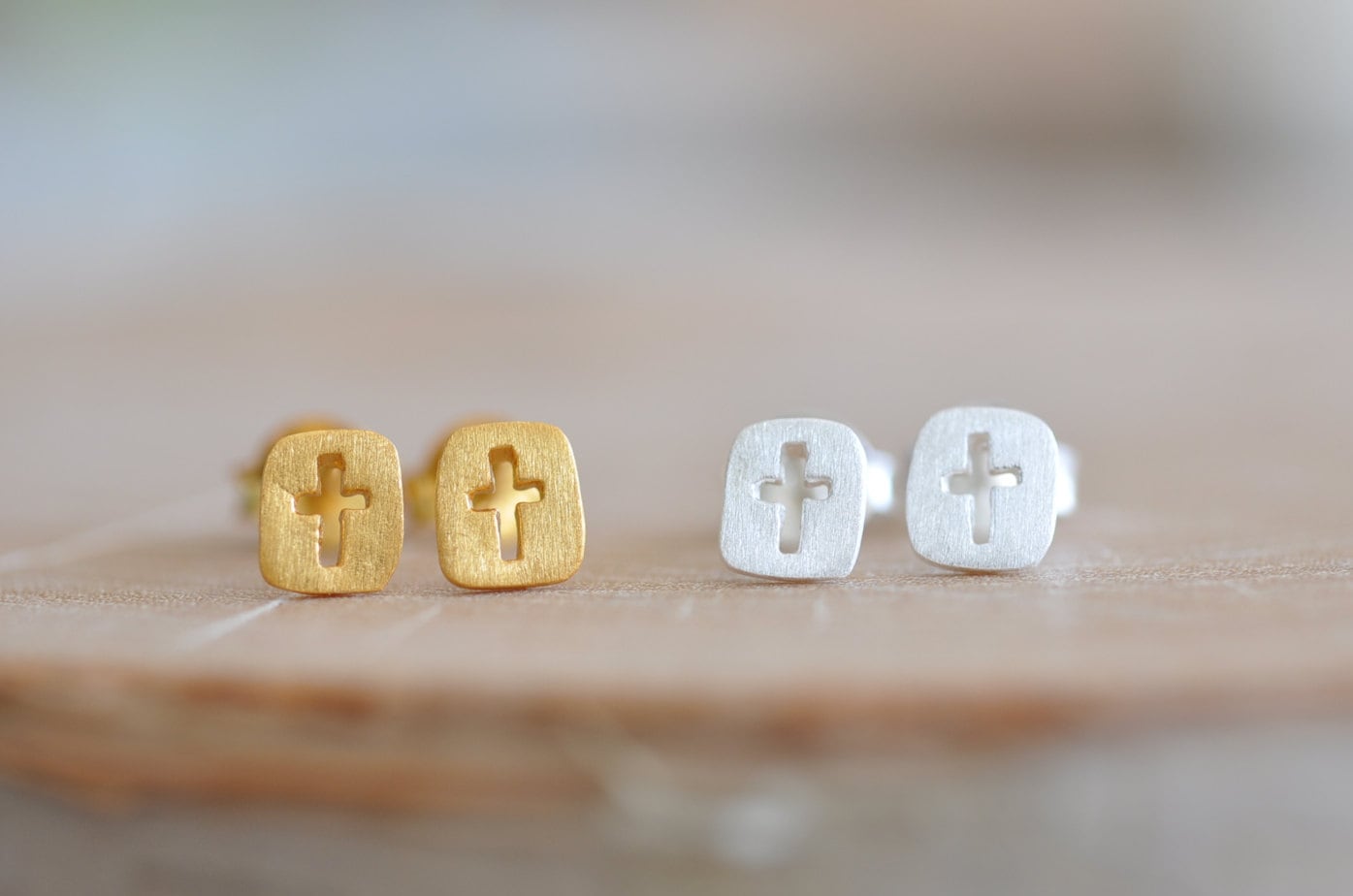 sterling Silber Kreuz Cutout Ohrstecker, Einfache Ohrringe, Kleine Jamber Schmuck 925 von JamberJewels