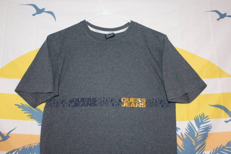 Guess Jeans Logo Spell Out T-Shirt Guess Jeans Logo Spell Out T-Shirt von JamesFlamesVintage