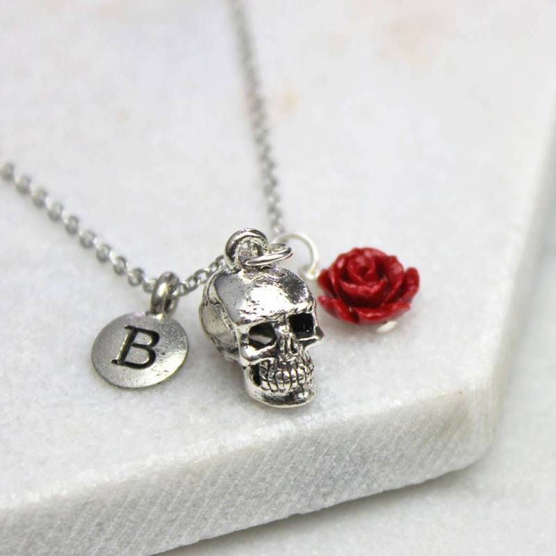 Personalisierte Schädel Halskette Mit Buchstaben Und Rose - 18. Geburtstag 21 Mütter Tag Personalisierte Geschenk Halloween von JamieLondonJewellery