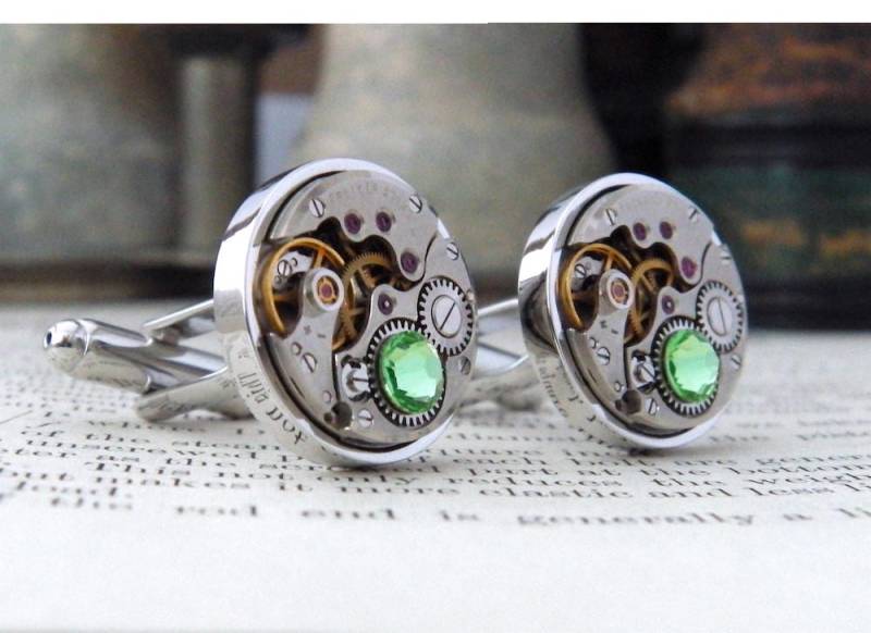Peridot Manschettenknöpfe. Vintage Uhrwerk Mit Hellgrünen "Peridot' Kristallen. 16. Hochzeitstag/August Geburtsstein Geschenk. Steampunk Peridot Manschettenknöpfe. Vintage Uhrwerk Mit Hellgrünen "Peridot' Kristallen. 16. Hochzeitstag/August Geburtsstein Geschenk. Steampunk von Jamlincrow
