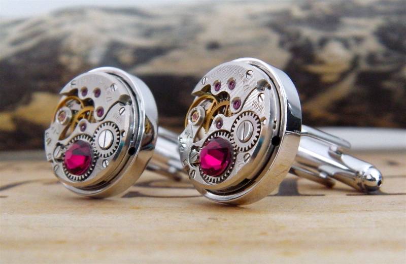 steampunk Manschettenknöpfe, Uhrwerk-Manschettenknöpfe Mit Kristallen in Rubinrot. Valentinstag Geschenk. Hochzeitstag Geschenk Für Männer. Juli von Jamlincrow