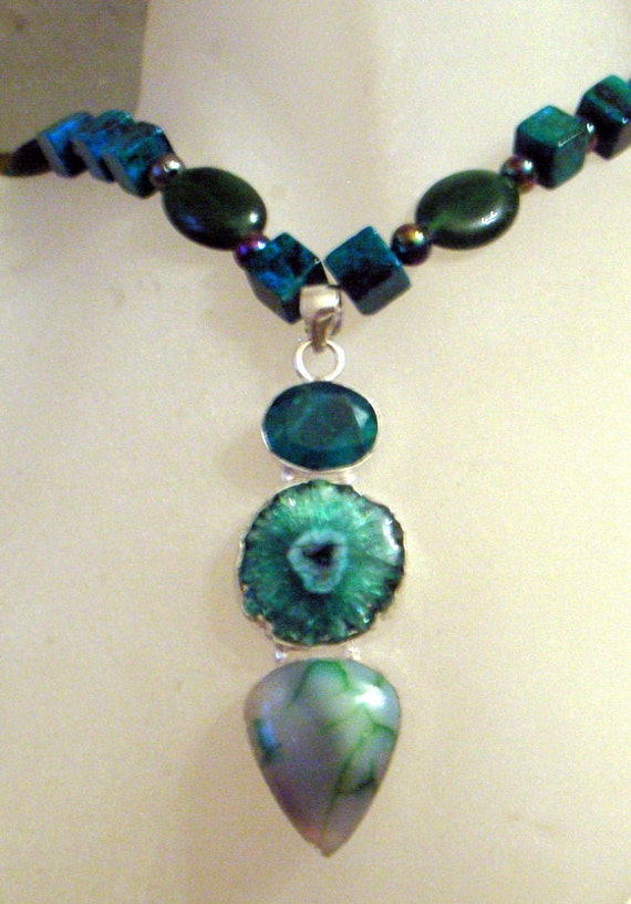 Druzy Armband Und Halskette Set - Chrysacola Echten Smaragd Edelsteinperlen Mit Echter Jade Smaragd-Grün von JanEleven