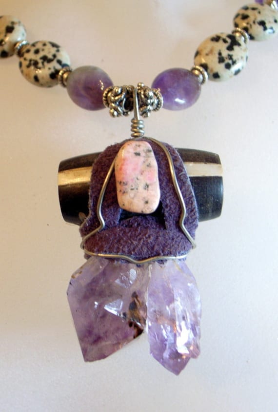 Unisex Rohe Amethyst Halskette - Modernist One Of A Kind Samurai Erstaunlicher Krieger Zwei Grosse Rohe Amethyste von JanEleven