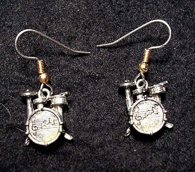 Drum Set Ohrringe. Tolles Geschenk Für Ein Mitglied Der Band Oder Familie Rockstar. von JanHallDesigns