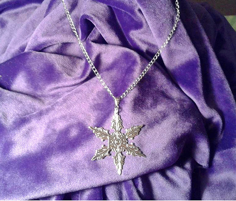 Große Silber Ton Schneeflocke Anhänger Und Kette. 61 Zoll von JanHallDesigns