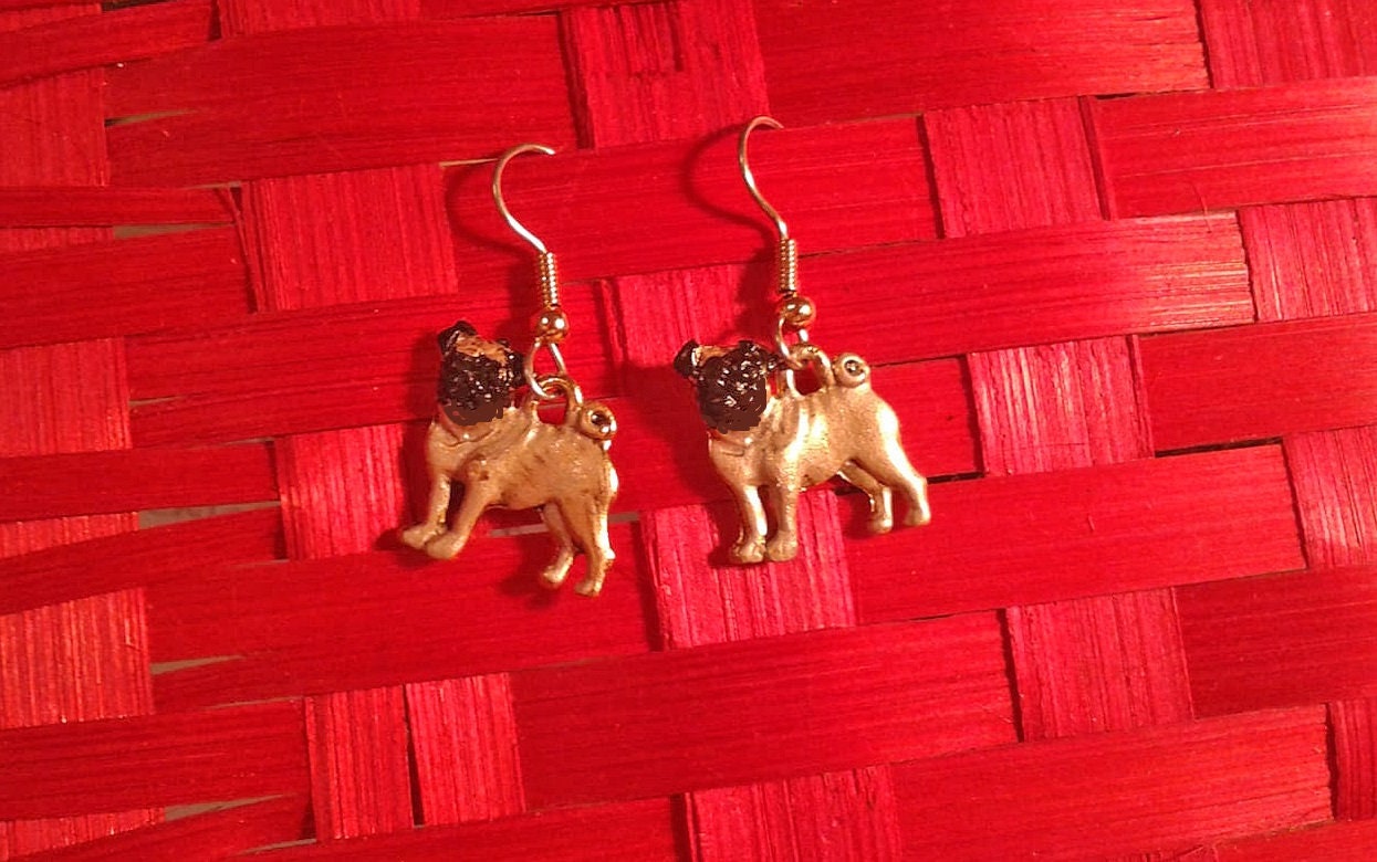 Handbemalte Mops Ohrringe. Hypoallergen Brisuren Und von JanHallDesigns