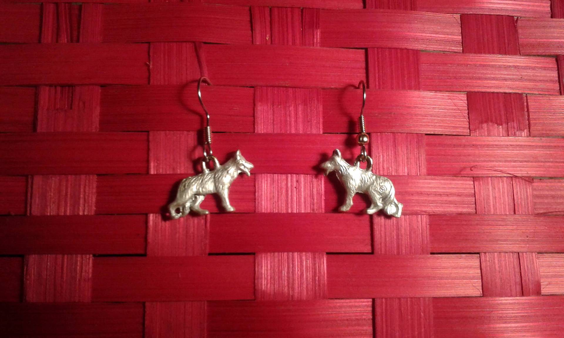 Handbemalte Weiße Schäferhund Ohrringe/Hypoallergene Drähte Und Pfosten von JanHallDesigns