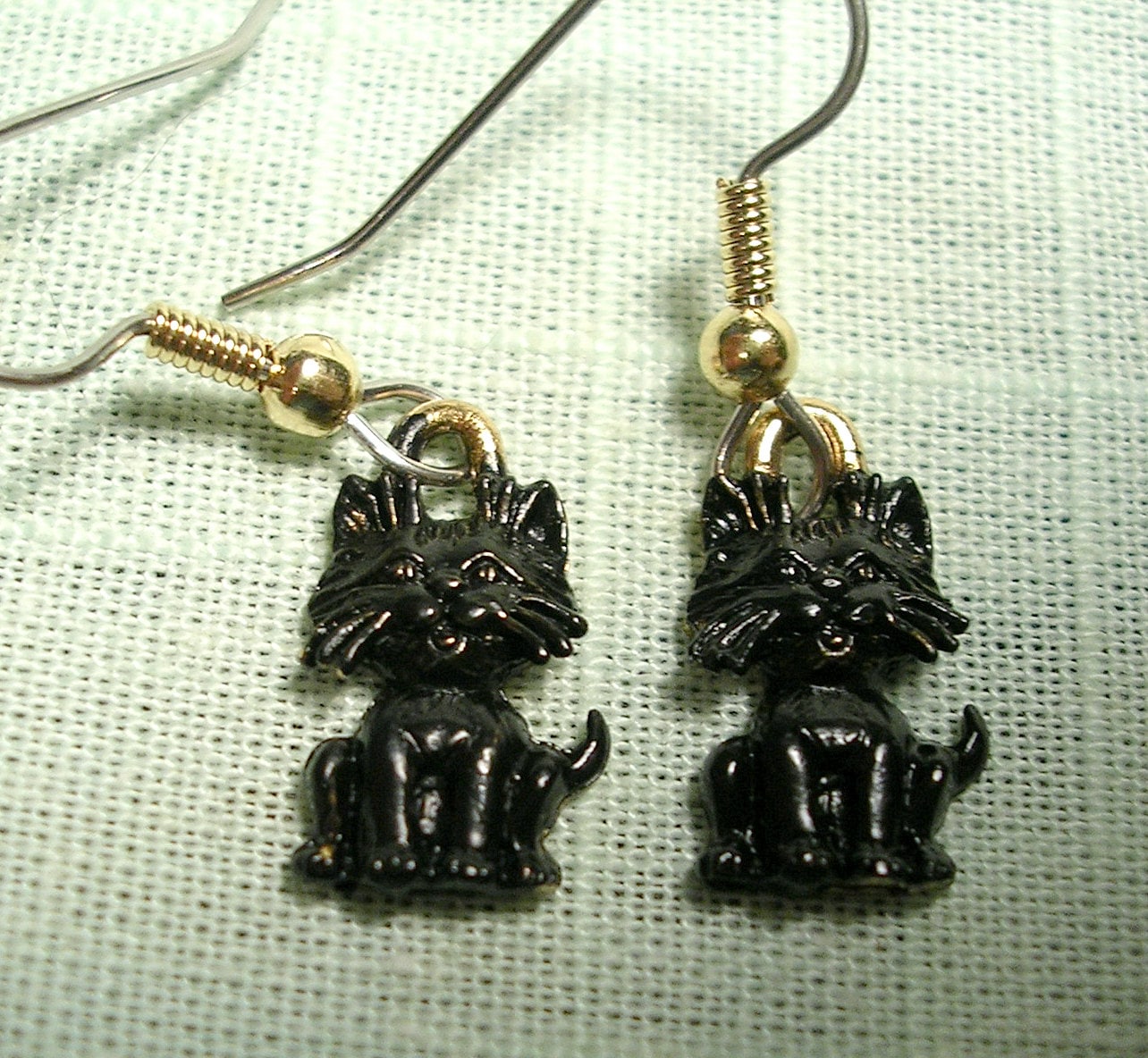 Schnurrhaare Schwarze Katzenohrringe. Hypoallergene Brisuren von JanHallDesigns