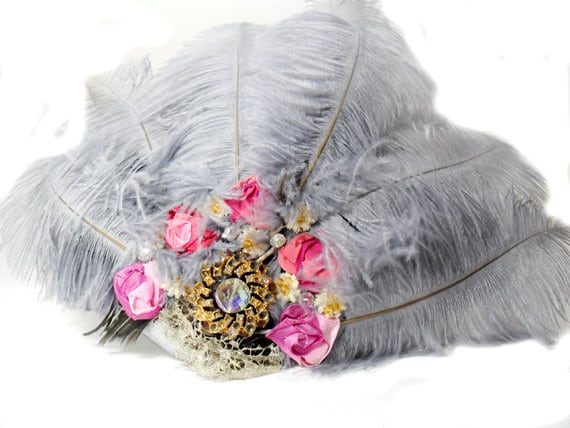 Hübsche Floral Fascinator Kopfschmuck, Tragbare Kunst, Textilien, Mode-Accessoire, Schmuck, Couture, Handgefertigt, Stickerei Hübsche Floral Fascinator Kopfschmuck, Tragbare Kunst, Textilien, Mode-Accessoire, Schmuck, Couture, Handgefertigt, Stickerei von JanKnibbsAtelier19