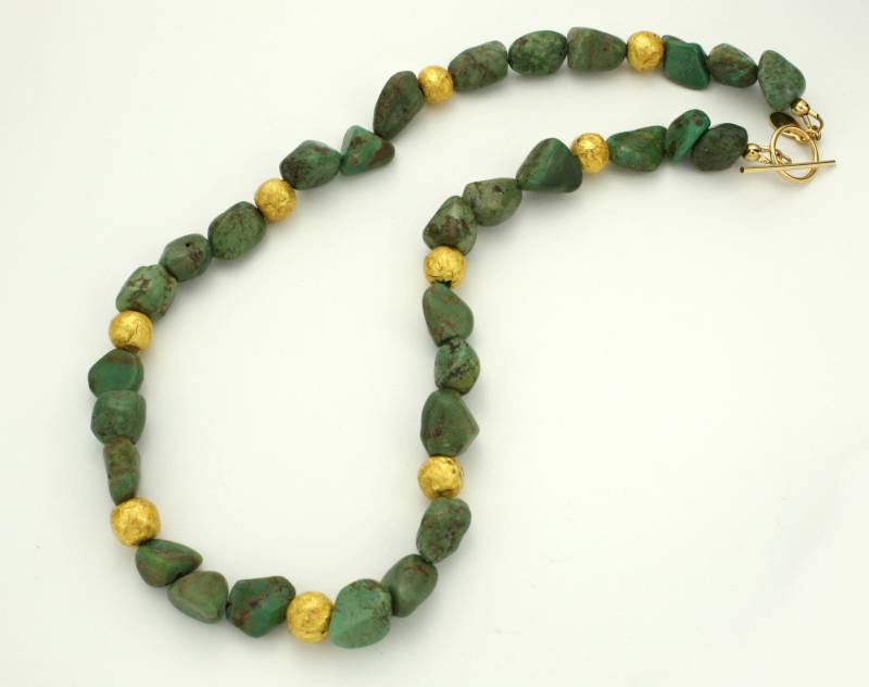 Grüne Türkis Halskette 23 Karat Blattgold Lavastein, 14K Gold Verschluss von JanMaitlandJewelry