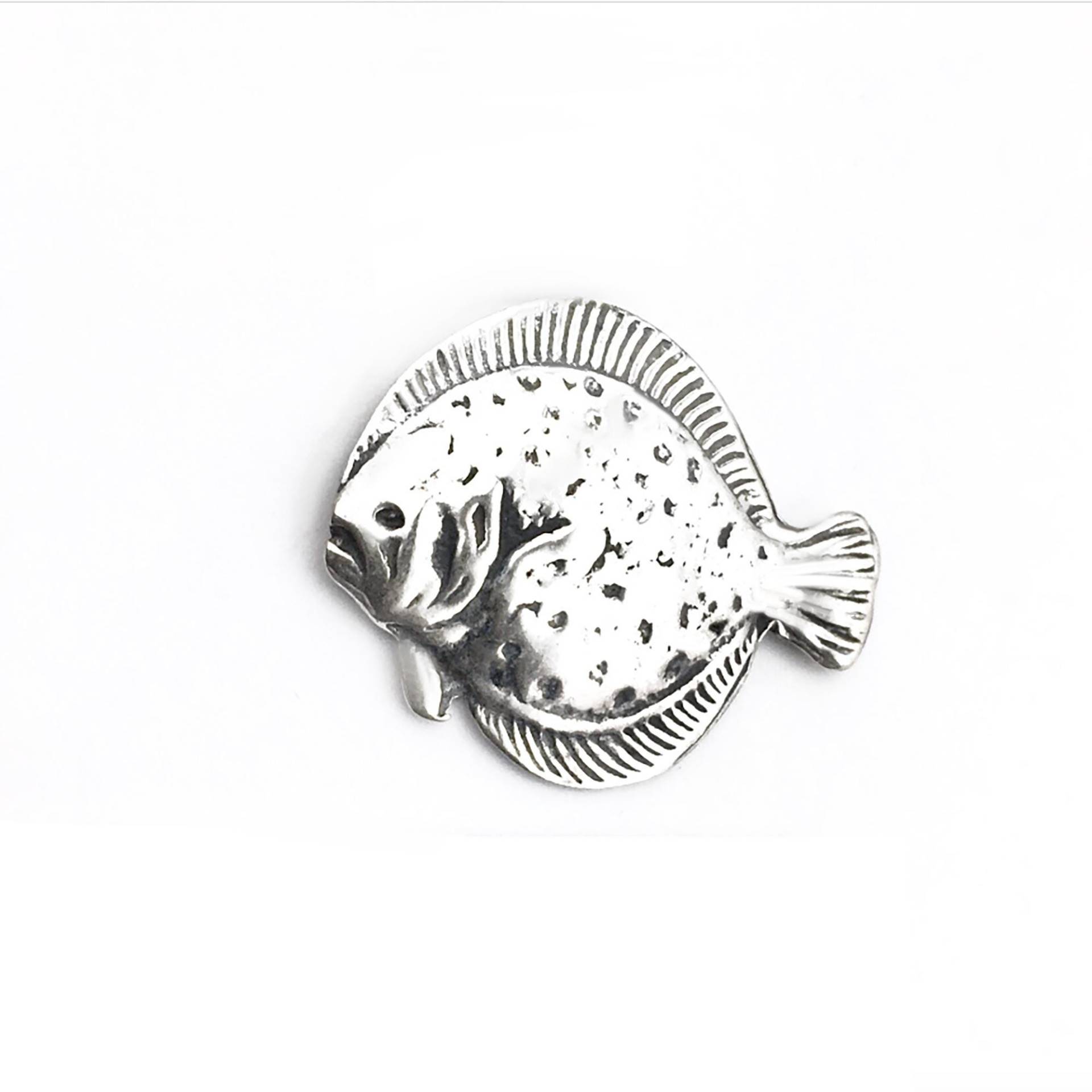 925 Silber Flounder Krawattennadel Handgemachte Anstecknadel von JanPalomboDesign