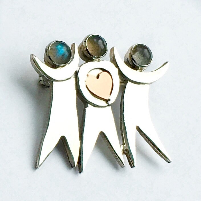 Anstecknadel „Friends" Aus Sterlingsilber Mit Spektrolith-Edelsteinen Anstecknadel „Friends" Aus Sterlingsilber Mit Spektrolith-Edelsteinen von JanPalomboDesign