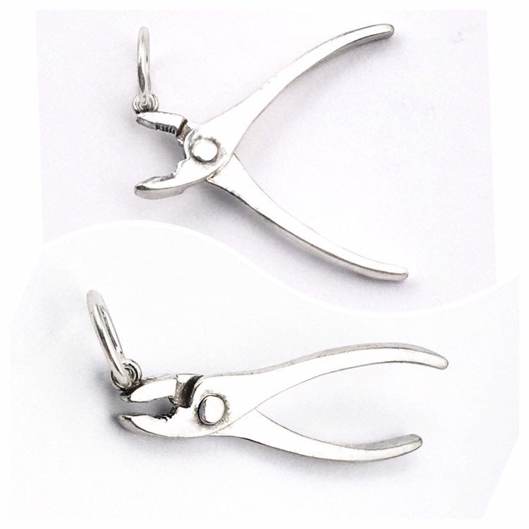 Arbeitszange Sterling Silber Charm Handarbeit von JanPalomboDesign