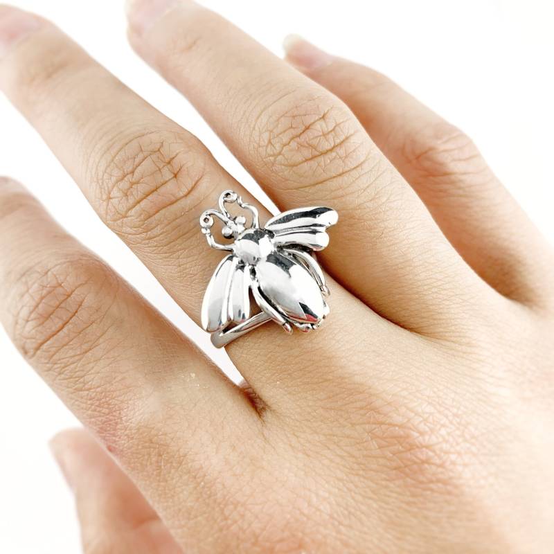 Bienengift-Sterlingsilberring, Sterlingsilber-Wespe-Scharnierring, Vintage-Giftring in Sterlingsilber, Silber-Wespe-Biene-Ring von JanPalomboDesign