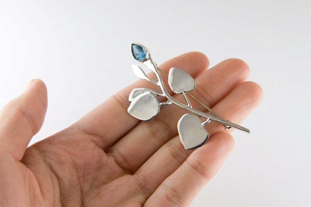 Blautopas Blumen Brosche Anstecknadel Aus Sterlingsilber Blautopas Blumen Brosche Anstecknadel Aus Sterlingsilber von JanPalomboDesign