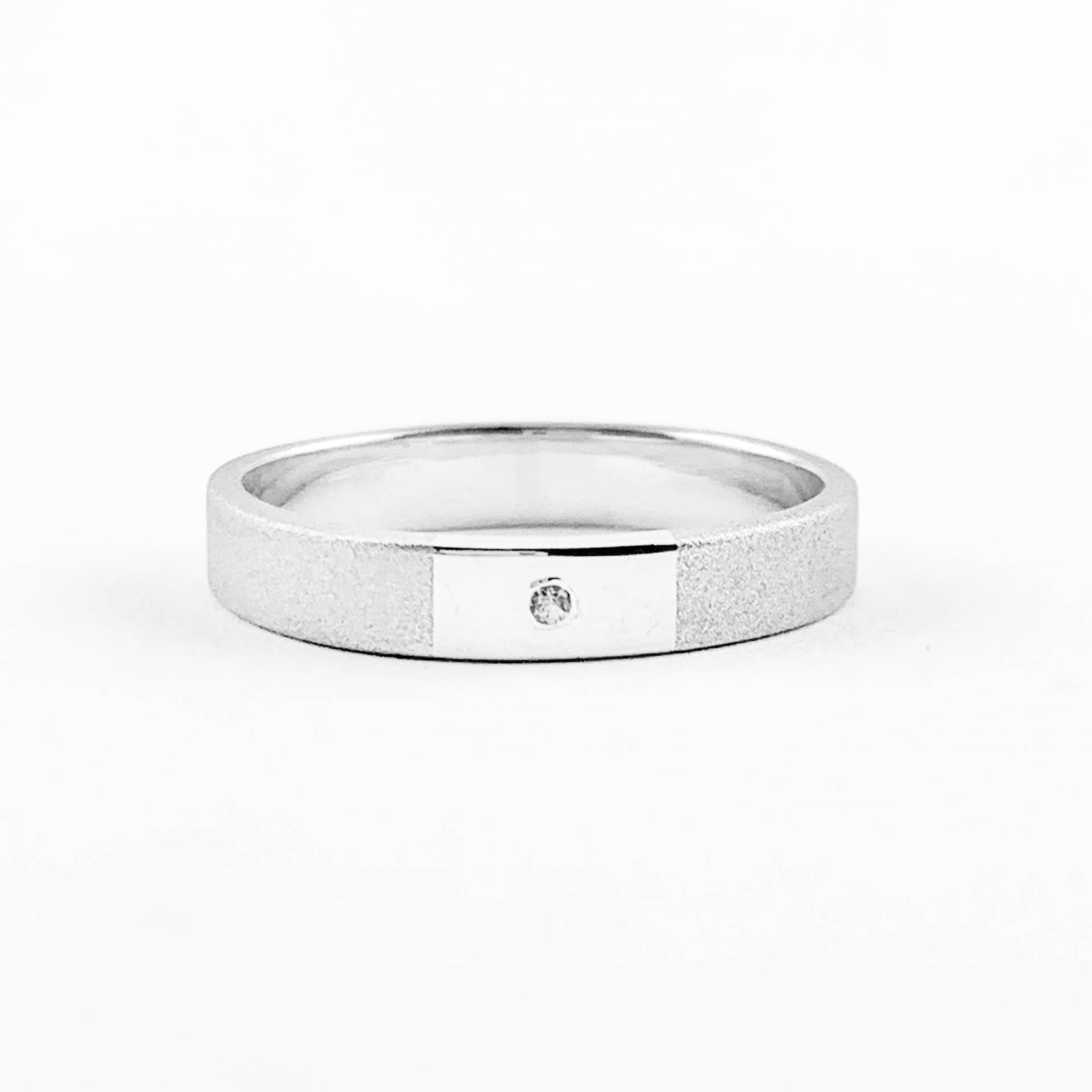 Herren Gebürsteter Zirkonia Sterling Silber Ring Band, Schlichter in Gebürstetem Sterlingsilber Herrenring von JanPalomboDesign