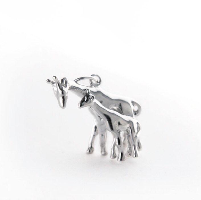 Mutter Und Kind Giraffen Sterling Silber Charm Anhänger von JanPalomboDesign