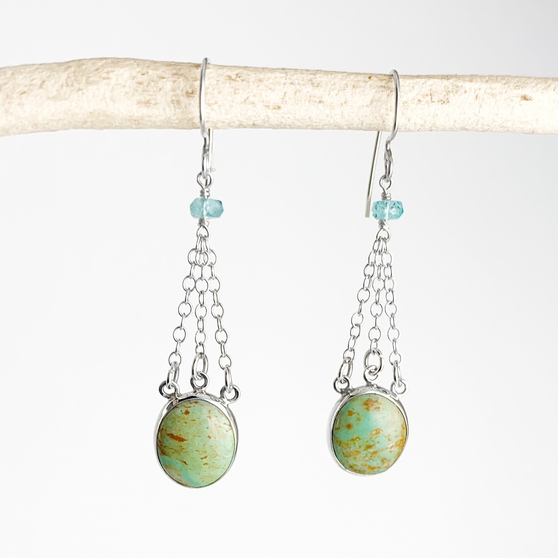 Natürlicher Grüner Türkis Und Apatit Ohrringe Aus Sterling Silber, Baumeln Edelstein von JanPalomboDesign