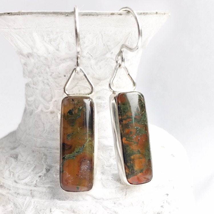 Roter Moosachat Sterlingsilber Stab-Ohrringe Handgemachter Edelsteinschmuck von JanPalomboDesign