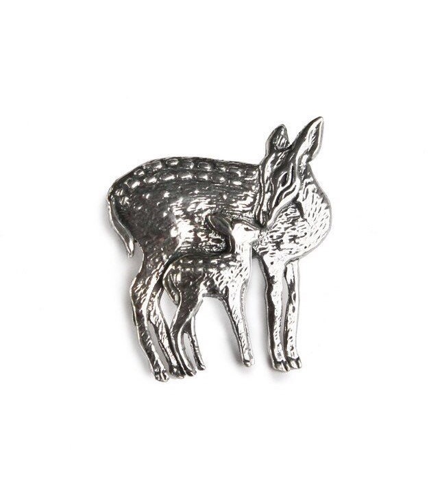 sterling Silber Rehkitz Anstecknadel Detailierte Rehbrosche sterling Silber Rehkitz Anstecknadel Detailierte Rehbrosche von JanPalomboDesign