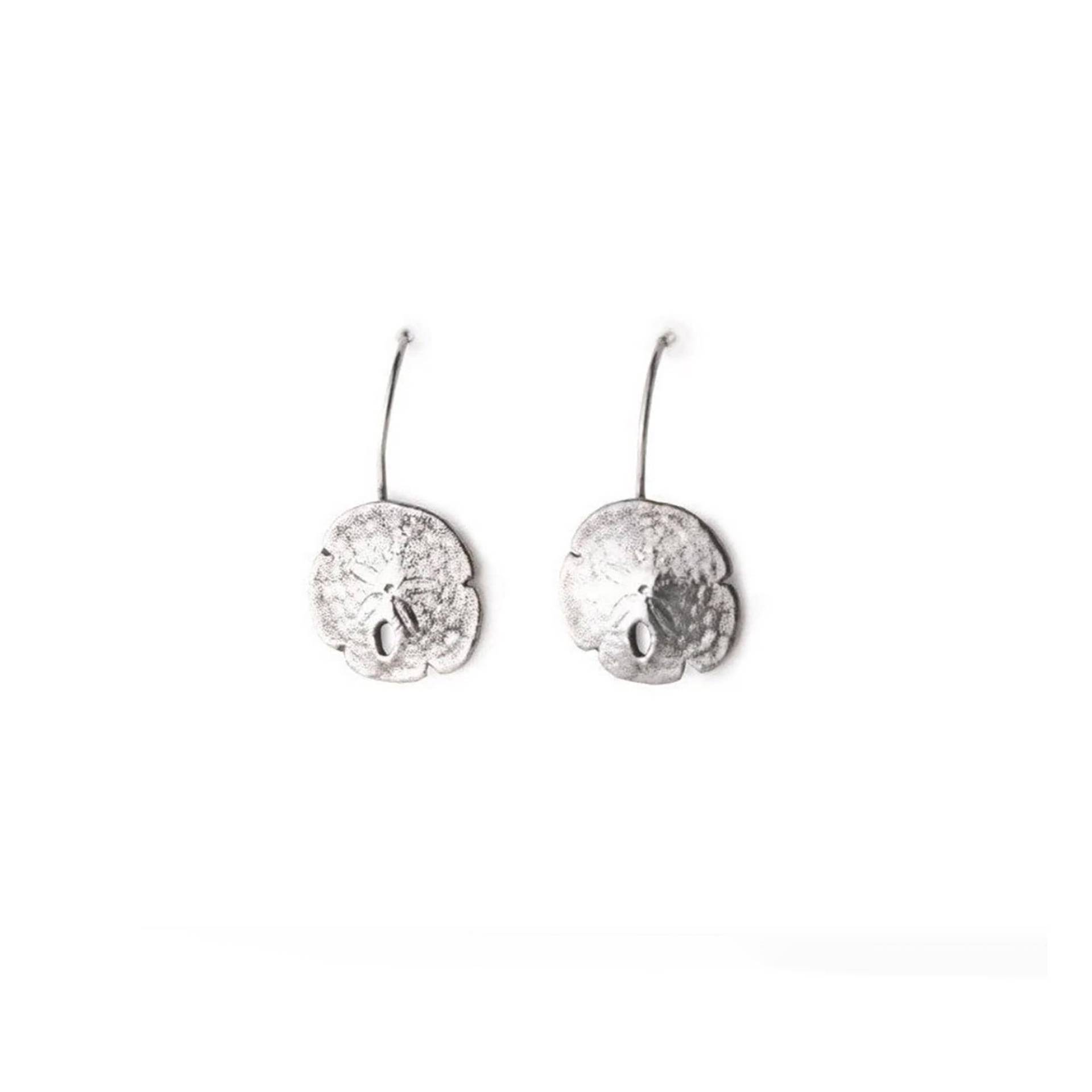 sterling Silber Sand Dollar Ohrringe Kleiner Seeigel Design von JanPalomboDesign